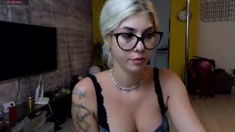 sarahcamsx online show from July 25, 5:42 pm