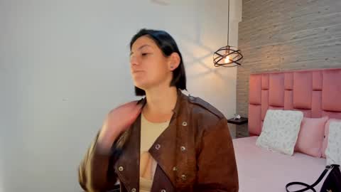 Sarah Deyvis online show from January 12, 1:37 pm