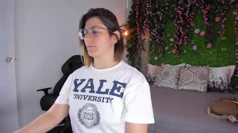 Sarah Deyvis online show from March 13, 3:19 am