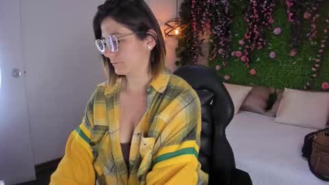 Sarah Deyvis online show from March 19, 3:22 am