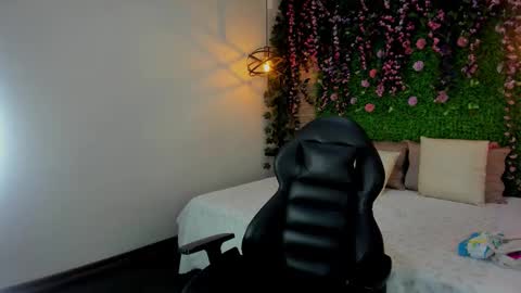 Sarah Deyvis online show from March 27, 8:26 am