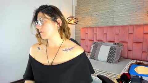 Sarah Deyvis online show from October 10, 8:14 pm