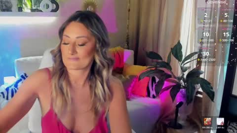 Divine Sarah NONUDE model online show from May 18, 6:30 am