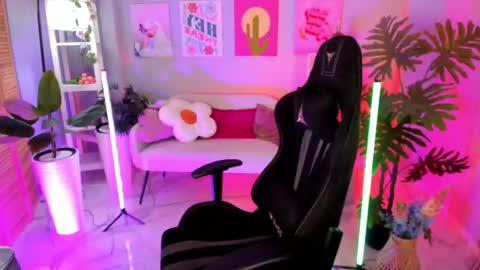 Divine Sarah NONUDE model online show from November 7, 11:27 am