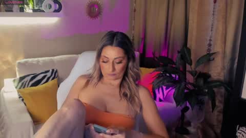 Divine Sarah NONUDE model online show from May 16, 4:28 pm