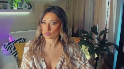 Divine Sarah NONUDE model online show from May 10, 6:26 am
