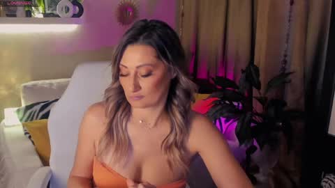 Divine Sarah NONUDE model online show from May 15, 4:32 pm