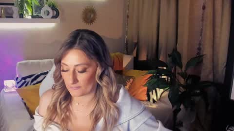 Divine Sarah NONUDE model online show from May 11, 4:04 pm