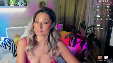 Divine Sarah NONUDE model online show from May 22, 4:27 pm