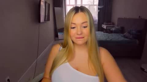Sarah online show from May 14, 2:56 pm
