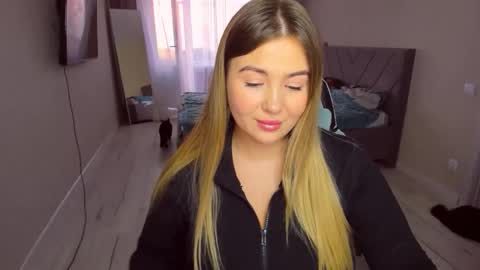 Sarah online show from March 13, 2:29 pm