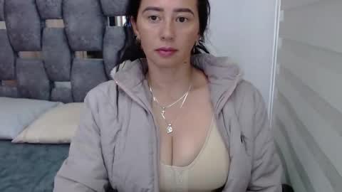 Lia online show from January 6, 1:30 pm