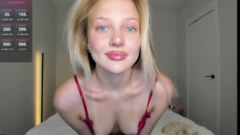 sarahphyllis online show from May 26, 9:47 pm