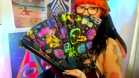 Sarah T online show from November 5, 6:57 pm