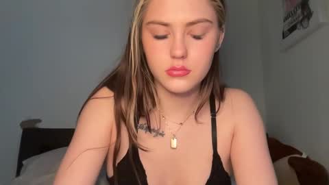 SarahxOliver online show from February 3, 9:51 pm