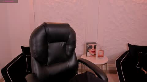 Sarah  independent model online show from May 5, 4:04 am