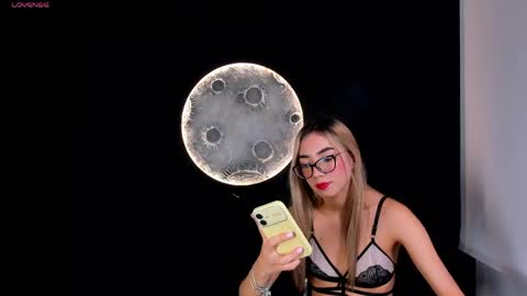 Sara jones   online show from May 25, 2:38 pm