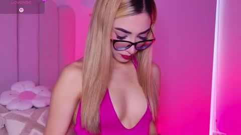 Sara jones   online show from April 30, 8:57 pm