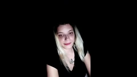 sarakeyra online show from April 10, 11:00 pm