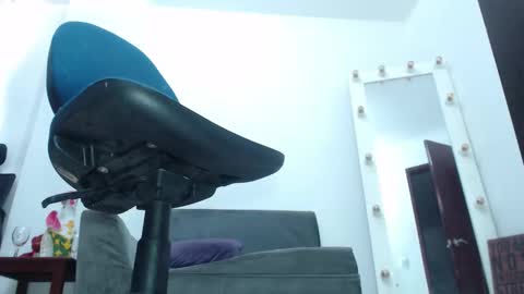 Saraloves online show from October 13, 1:47 pm