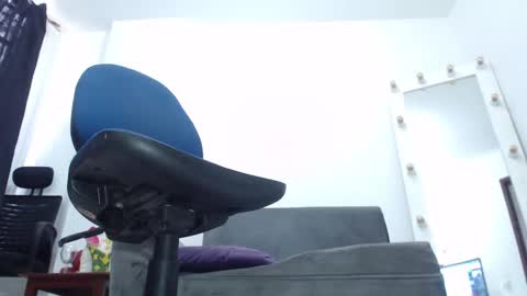 Saraloves online show from October 8, 1:48 pm