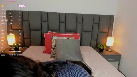 Sara online show from October 17, 1:25 pm