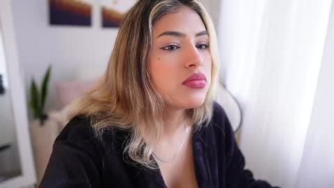 Sara online show from January 4, 1:42 pm