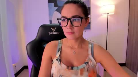 I am Sara  online show from May 25, 9:14 pm