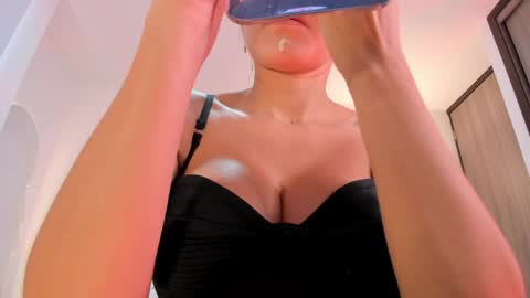 I am Sara  online show from May 10, 1:46 pm