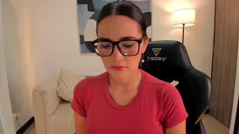 I am Sara  online show from May 7, 9:07 pm