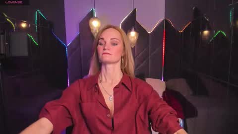 Sara online show from October 3, 2:00 pm