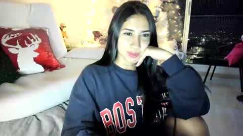 Snapshot of saratukkerr chatting on December 22, 9:22 am saratukkerr online show from December 22, 9:22 am