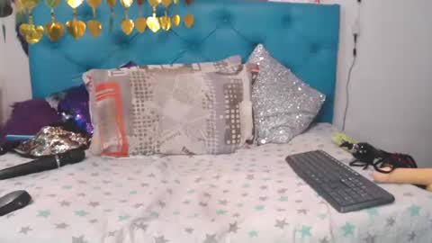 Sara Wills online show from February 5, 1:54 pm