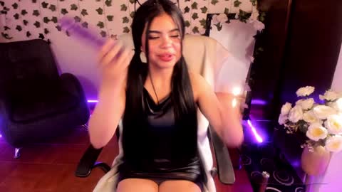 saray__jones online show from January 16, 1:04 pm