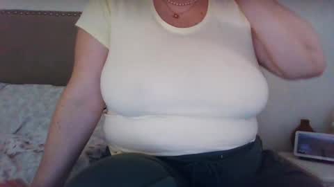 Sara online show from February 8, 9:29 pm