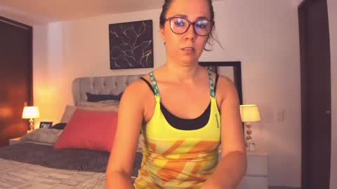 sarha online show from May 18, 1:28 pm