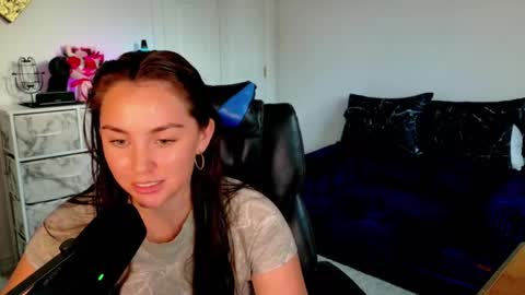 sariaaahh online show from February 10, 10:24 pm