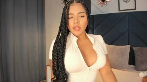 Sara  online show from May 13, 8:03 pm