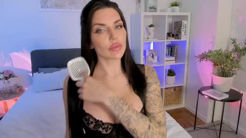 Snapshot of sasha_miro chatting on December 17, 2:33 am Sasha Miro online show from December 17, 2:33 am