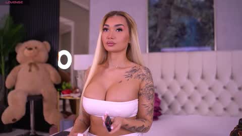 Dennise online show from September 23, 6:06 pm