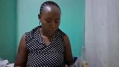 Snapshot of sassy_bella chatting on February 4, 10:21 am sassy_bella online show from February 4, 10:21 am