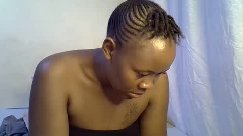 Snapshot of sassy_bella chatting on October 3, 2:05 am sassy_bella online show from October 3, 2:05 am