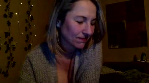 Snapshot of sassyella chatting on March 10, 5:00 am Sassyella online show from March 10, 5:00 am