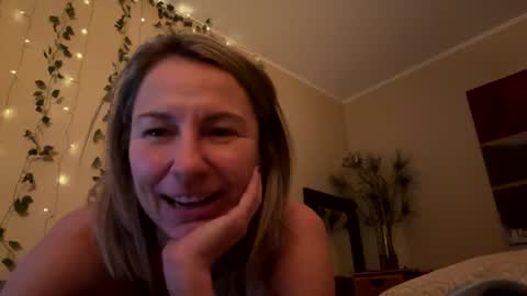 Snapshot of sassyella chatting on January 8, 7:24 am Sassyella online show from January 8, 7:24 am
