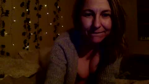 Snapshot of sassyella chatting on March 4, 7:19 am Sassyella online show from March 4, 7:19 am