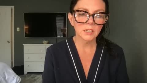 sassynsweetmilf online show from May 2, 7:06 pm