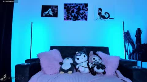    im expecting 300 thumbs up on my altar online show from February 19, 11:14 pm