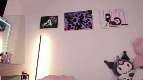    im expecting 300 thumbs up on my altar online show from May 24, 11:25 pm