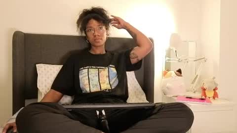 saturno_vibes online show from May 18, 12:33 pm