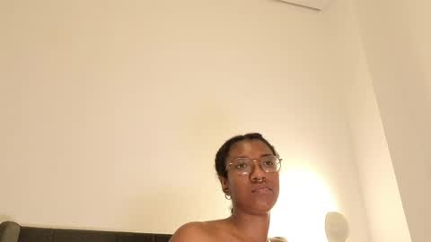 saturno_vibes online show from May 11, 2:45 pm